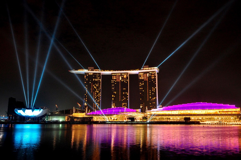 Marina Bay Sands, Lasers, Architectural Lighting, Multimedia Tourist Attraction - Laservision